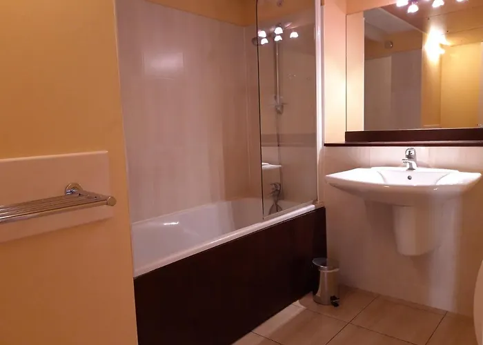 Beau T2 Bis Dans De Standing Ravalement De Facade En Cours * Le Croisic